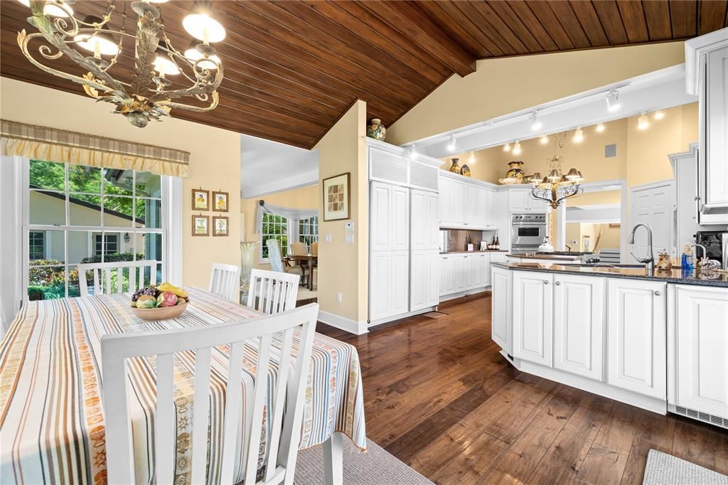 For Sale: $2,395,000 (5 beds, 6 baths, 5624 Square Feet)