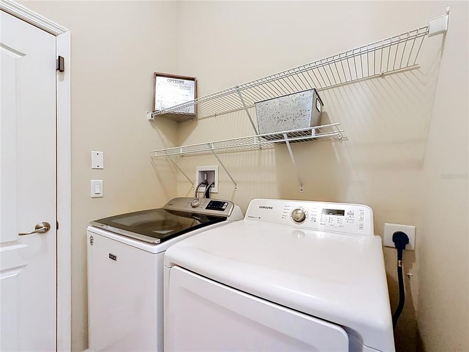En Venta: $499,900 (4 camas, 3 baños, 2094 Pies cuadrados)