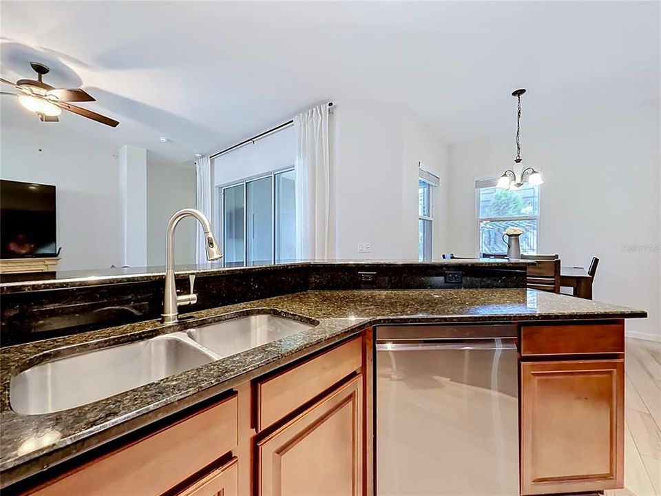 En Venta: $499,900 (4 camas, 3 baños, 2094 Pies cuadrados)