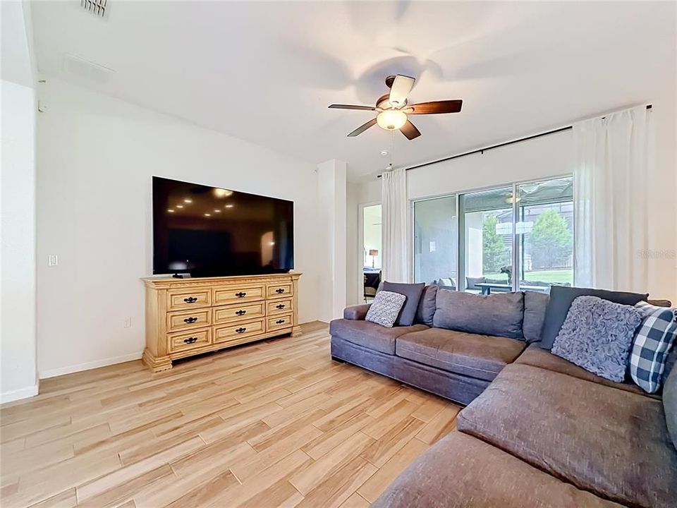 En Venta: $499,900 (4 camas, 3 baños, 2094 Pies cuadrados)