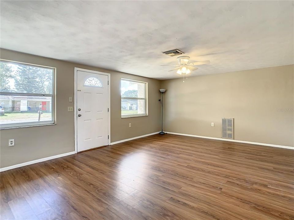 For Rent: $1,500 (2 beds, 1 baths, 1142 Square Feet)