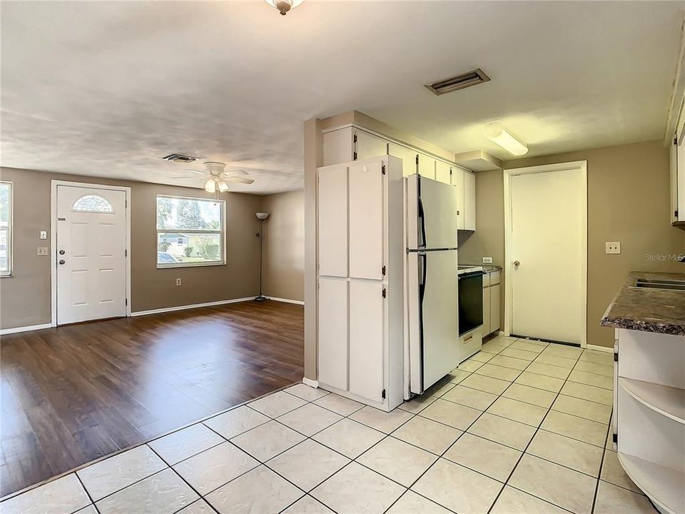 For Rent: $1,500 (2 beds, 1 baths, 1142 Square Feet)