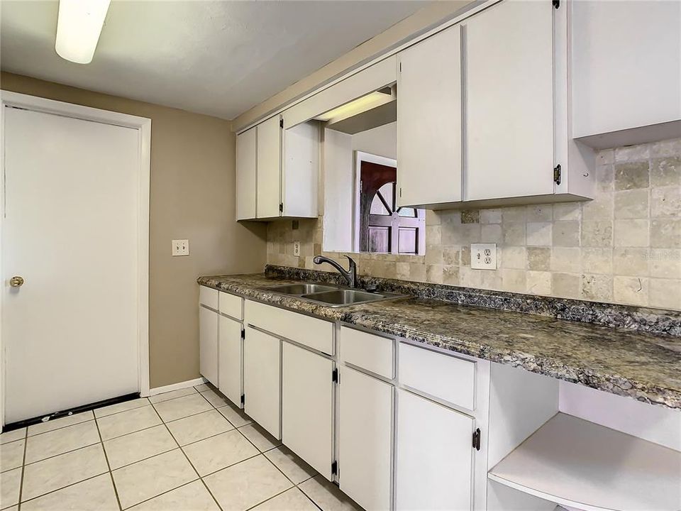 For Rent: $1,500 (2 beds, 1 baths, 1142 Square Feet)