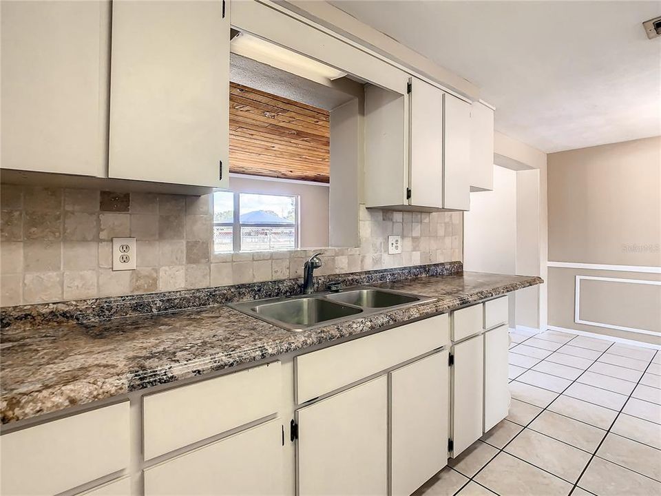 For Rent: $1,500 (2 beds, 1 baths, 1142 Square Feet)