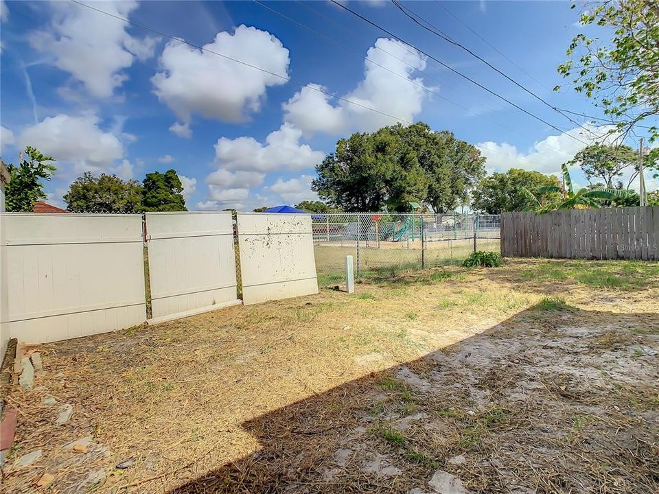 For Rent: $1,500 (2 beds, 1 baths, 1142 Square Feet)