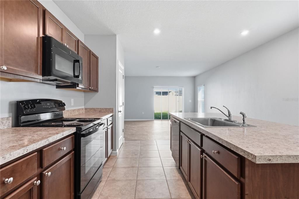 For Rent: $2,150 (3 beds, 2 baths, 1480 Square Feet)