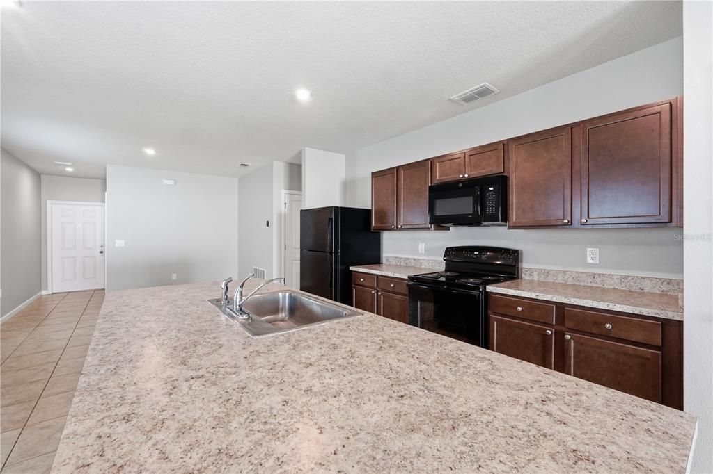 For Rent: $2,150 (3 beds, 2 baths, 1480 Square Feet)