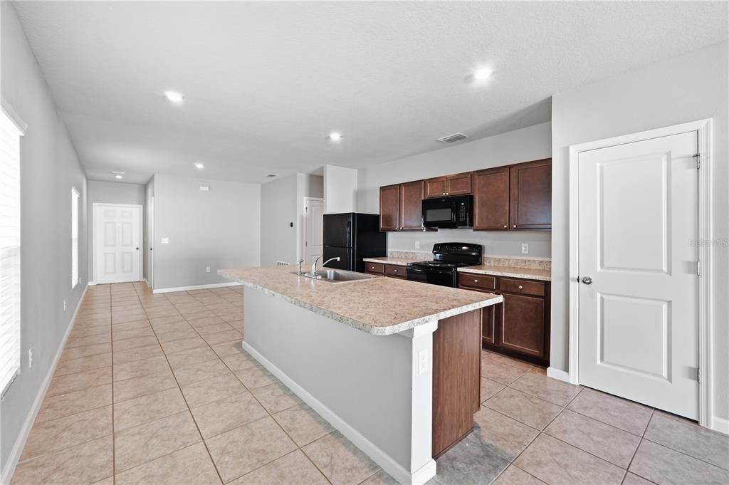 For Rent: $2,150 (3 beds, 2 baths, 1480 Square Feet)