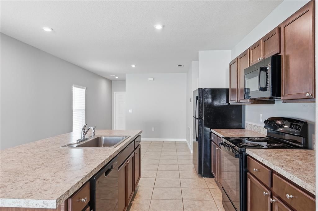 For Rent: $2,150 (3 beds, 2 baths, 1480 Square Feet)