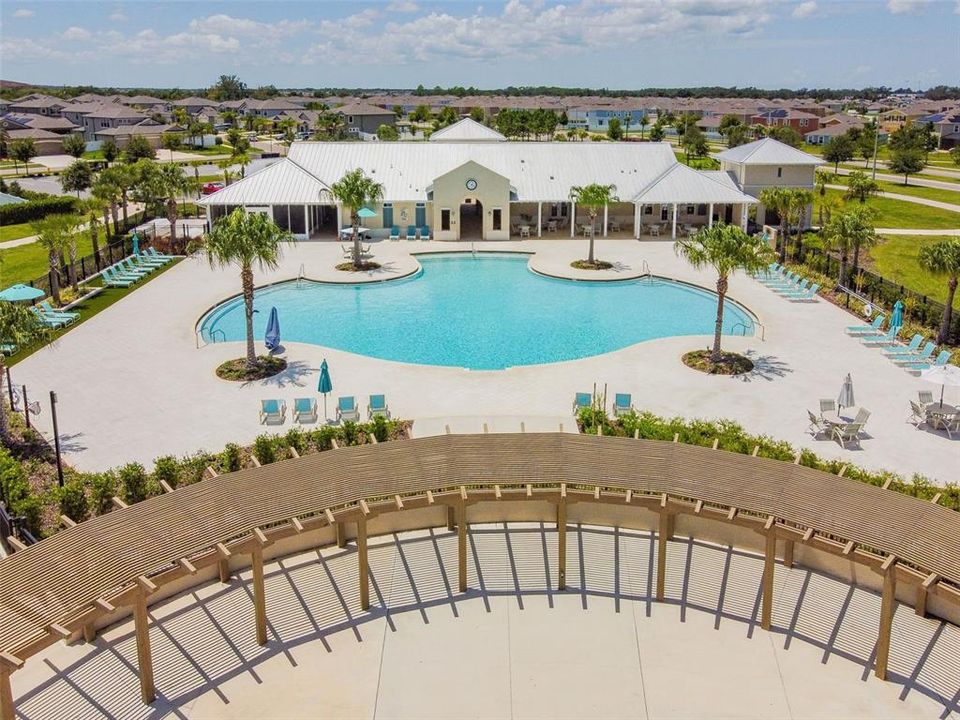 For Sale: $399,900 (5 beds, 2 baths, 2199 Square Feet)