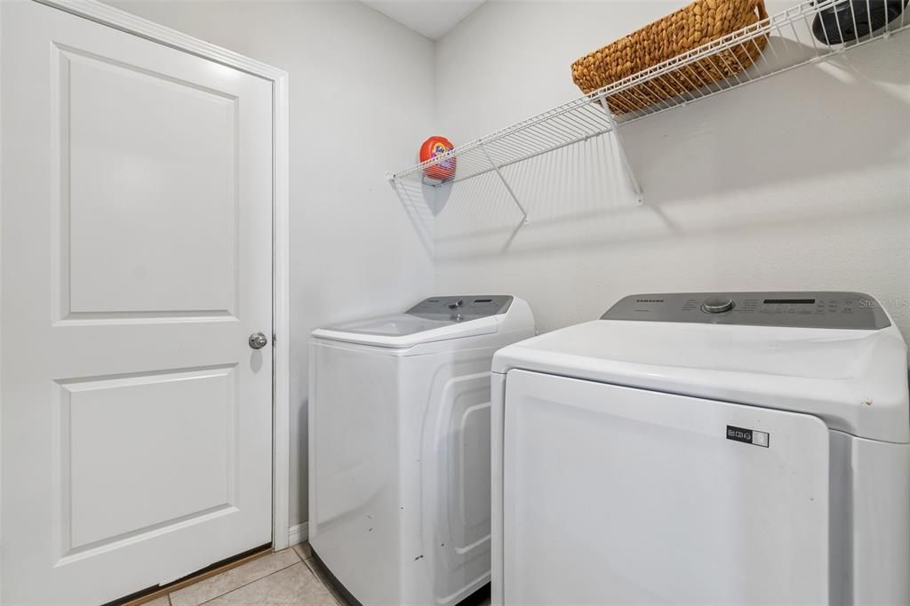 For Sale: $399,900 (5 beds, 2 baths, 2199 Square Feet)