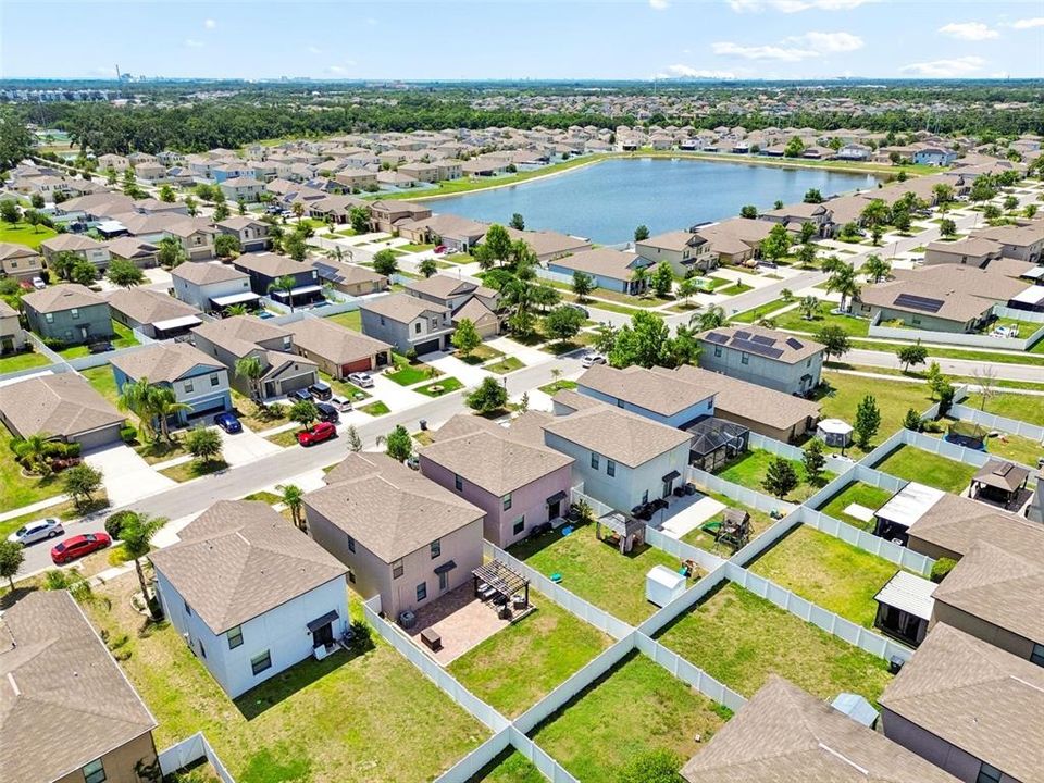 For Sale: $399,900 (5 beds, 2 baths, 2199 Square Feet)