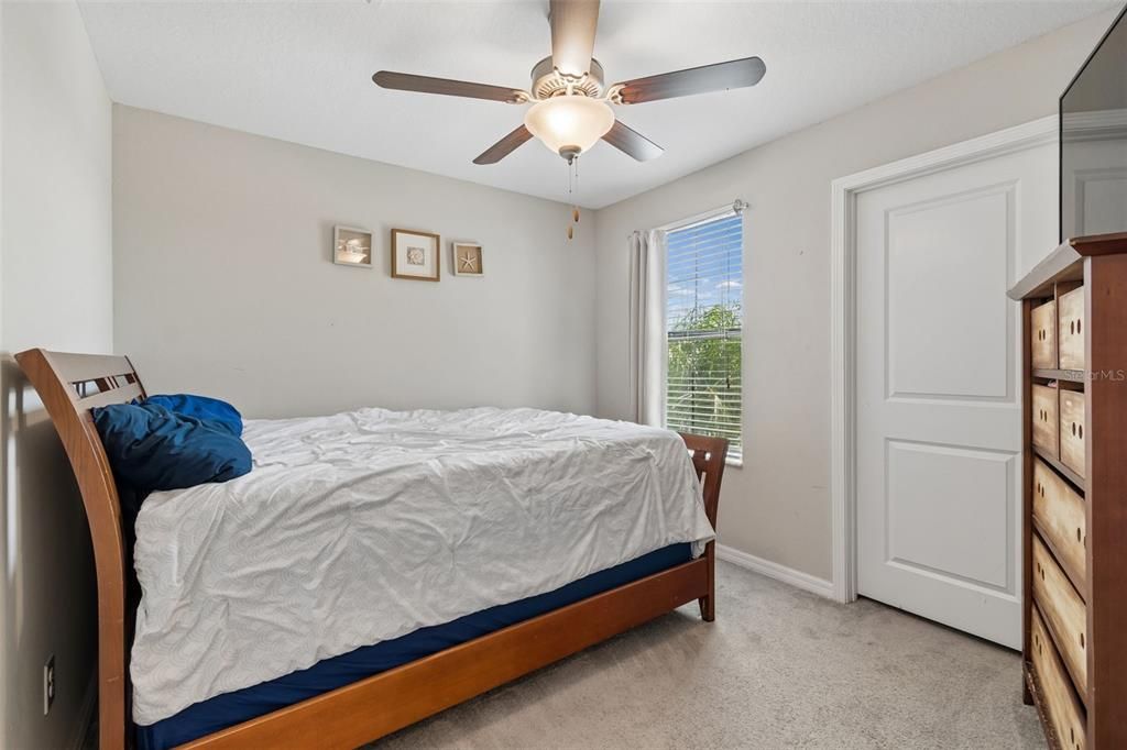 For Sale: $399,900 (5 beds, 2 baths, 2199 Square Feet)