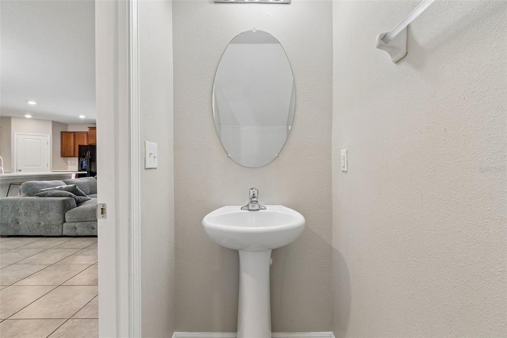 For Sale: $399,900 (5 beds, 2 baths, 2199 Square Feet)