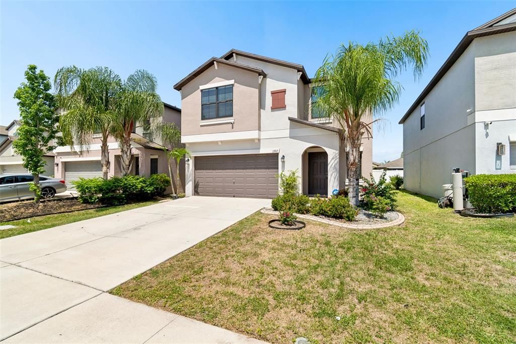 For Sale: $399,900 (5 beds, 2 baths, 2199 Square Feet)