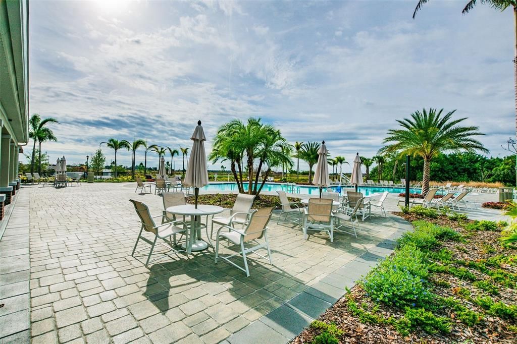 For Sale: $399,900 (5 beds, 2 baths, 2199 Square Feet)