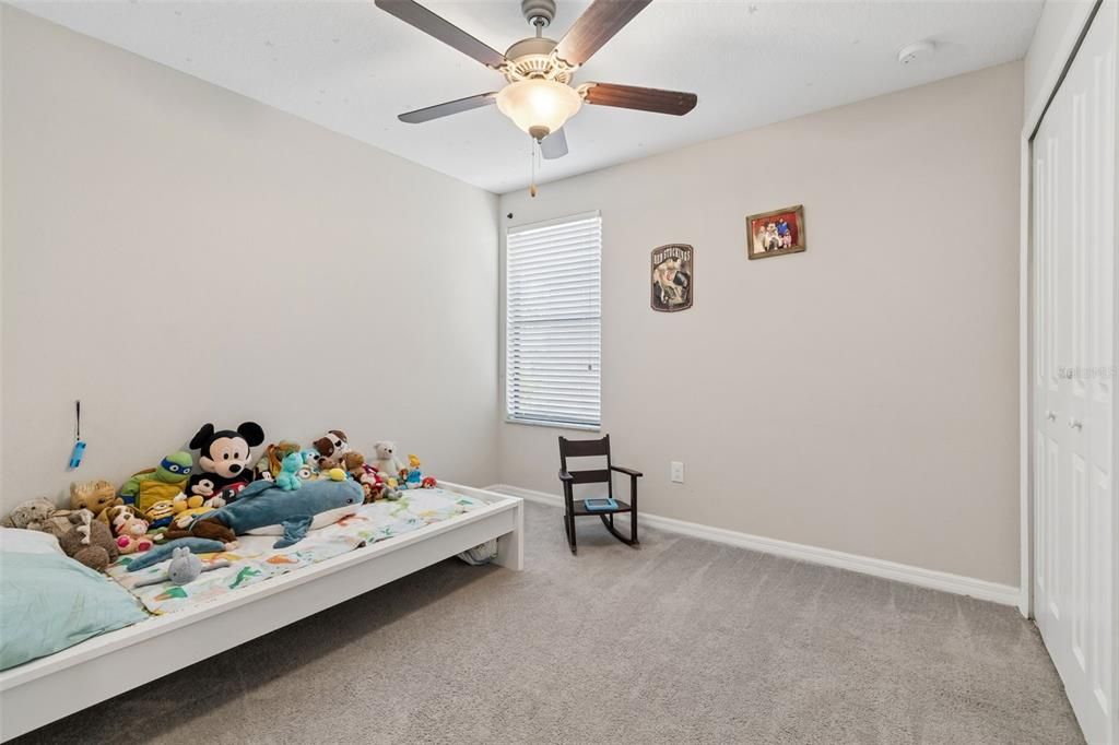 For Sale: $399,900 (5 beds, 2 baths, 2199 Square Feet)