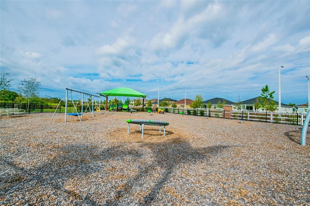 For Sale: $399,900 (5 beds, 2 baths, 2199 Square Feet)