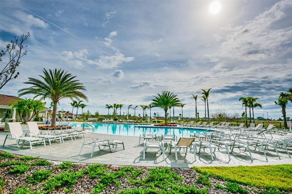 For Sale: $399,900 (5 beds, 2 baths, 2199 Square Feet)