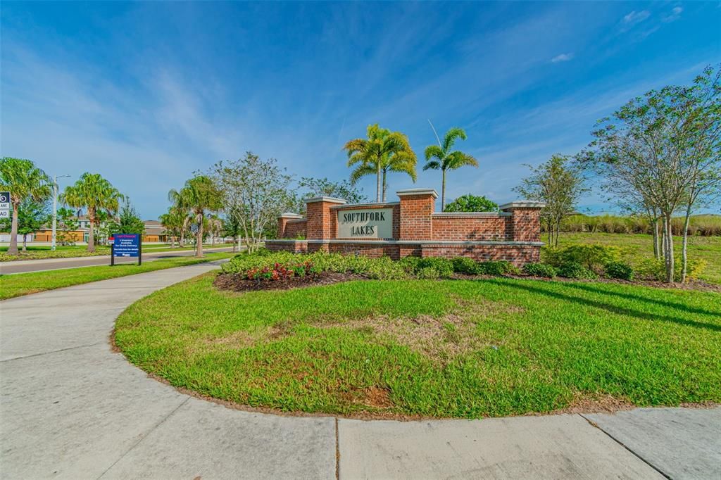 For Sale: $399,900 (5 beds, 2 baths, 2199 Square Feet)