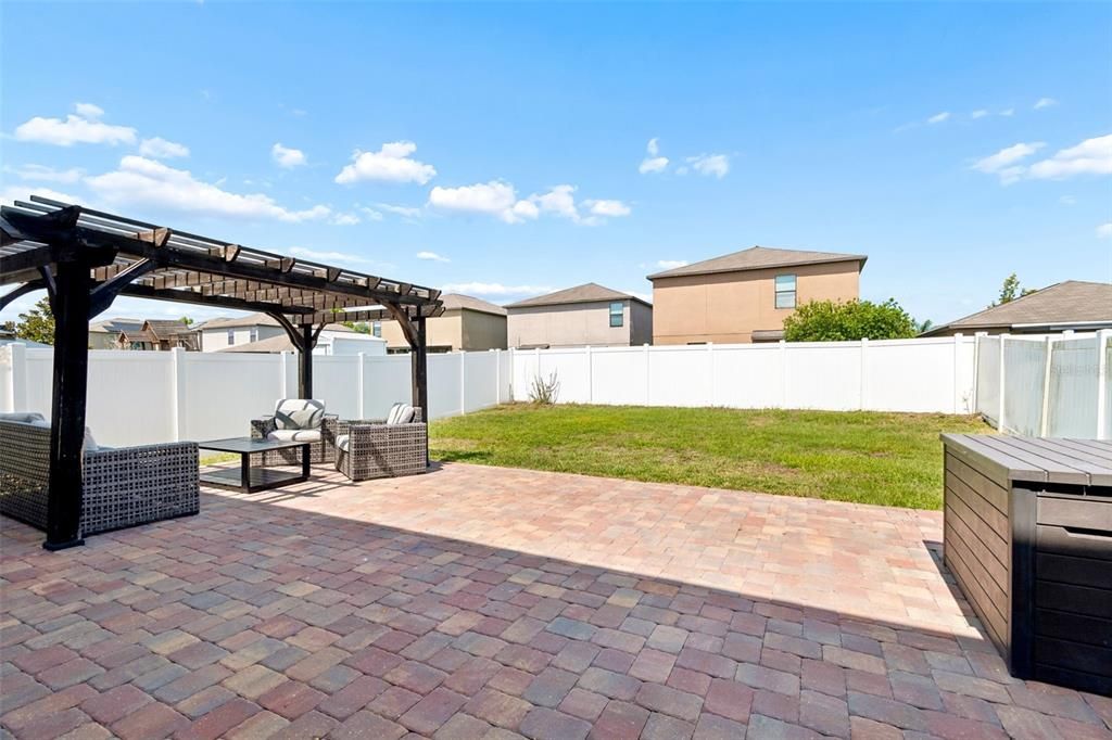 For Sale: $399,900 (5 beds, 2 baths, 2199 Square Feet)