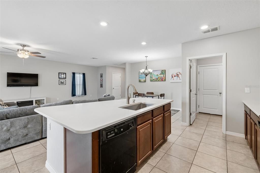 For Sale: $399,900 (5 beds, 2 baths, 2199 Square Feet)
