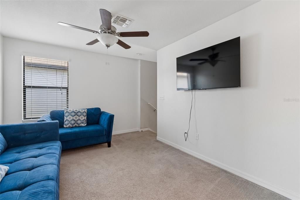 For Sale: $399,900 (5 beds, 2 baths, 2199 Square Feet)
