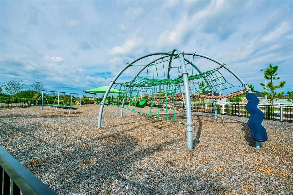 For Sale: $399,900 (5 beds, 2 baths, 2199 Square Feet)