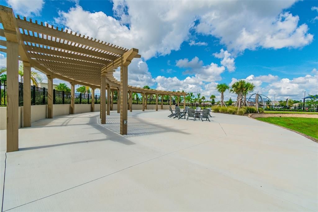 For Sale: $399,900 (5 beds, 2 baths, 2199 Square Feet)