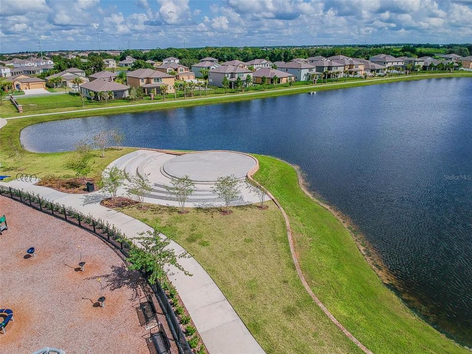 For Sale: $399,900 (5 beds, 2 baths, 2199 Square Feet)