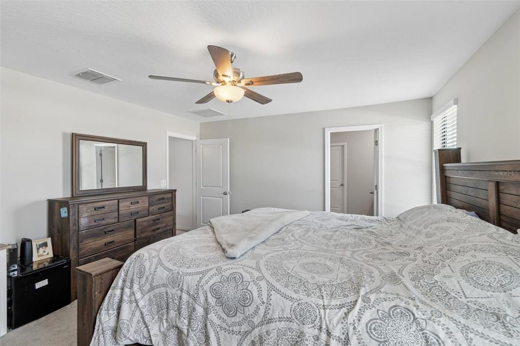 For Sale: $399,900 (5 beds, 2 baths, 2199 Square Feet)