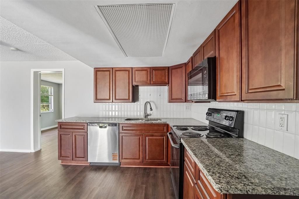 For Sale: $225,000 (3 beds, 2 baths, 1410 Square Feet)