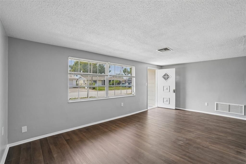 For Sale: $225,000 (3 beds, 2 baths, 1410 Square Feet)
