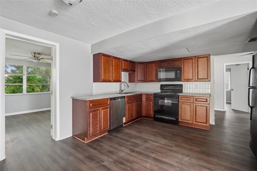 For Sale: $225,000 (3 beds, 2 baths, 1410 Square Feet)