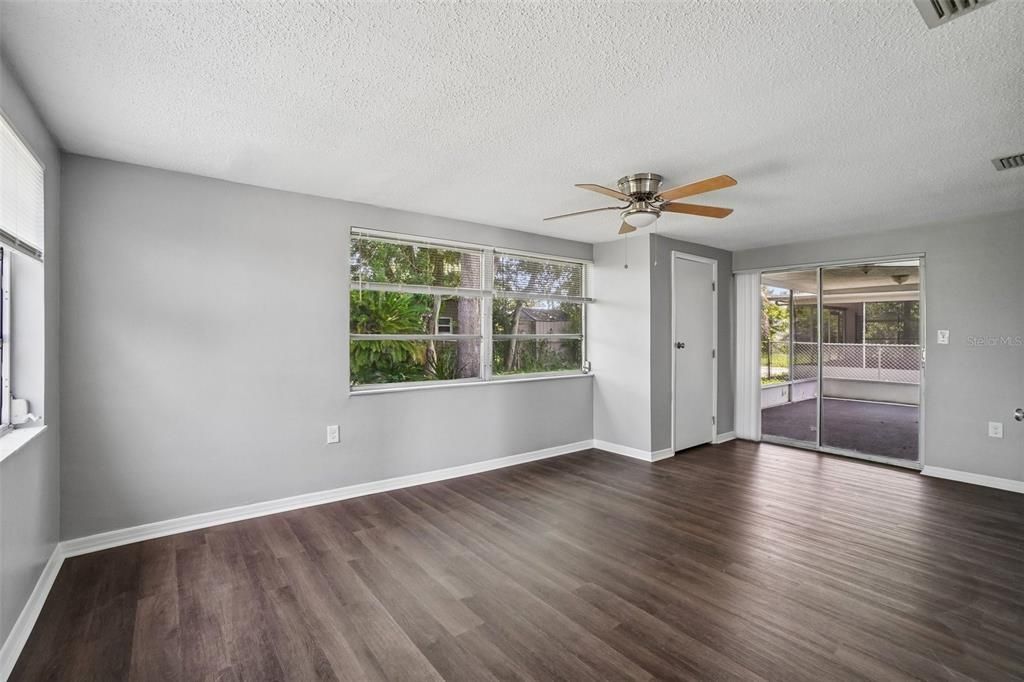 For Sale: $225,000 (3 beds, 2 baths, 1410 Square Feet)