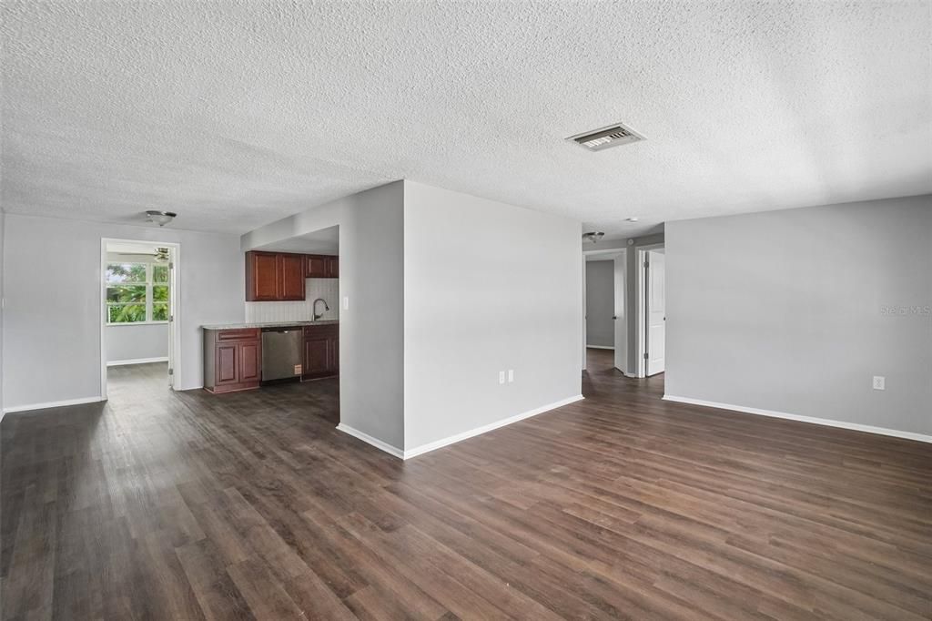 For Sale: $225,000 (3 beds, 2 baths, 1410 Square Feet)