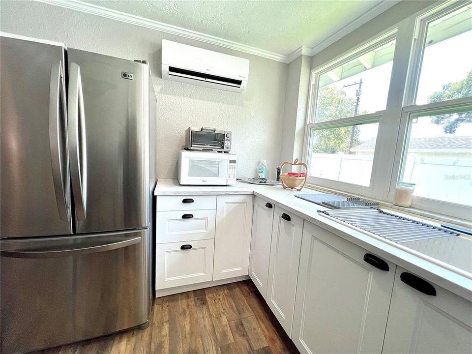 For Rent: $1,695 (1 beds, 1 baths, 650 Square Feet)