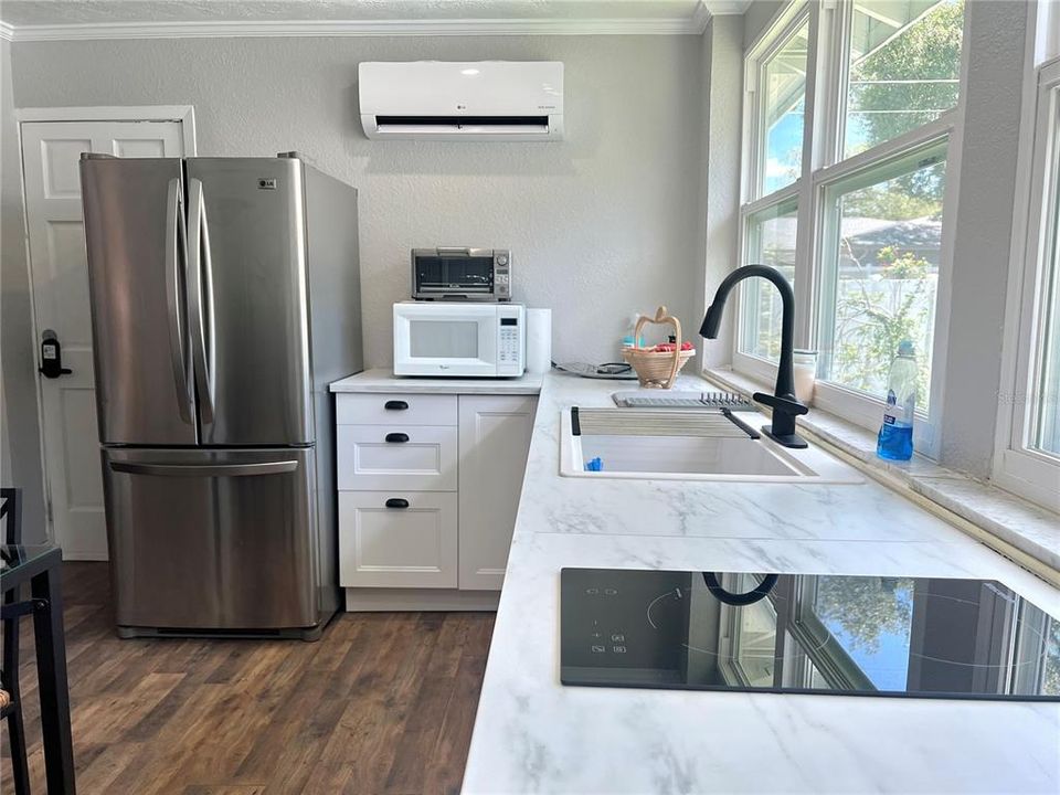 For Rent: $1,695 (1 beds, 1 baths, 650 Square Feet)