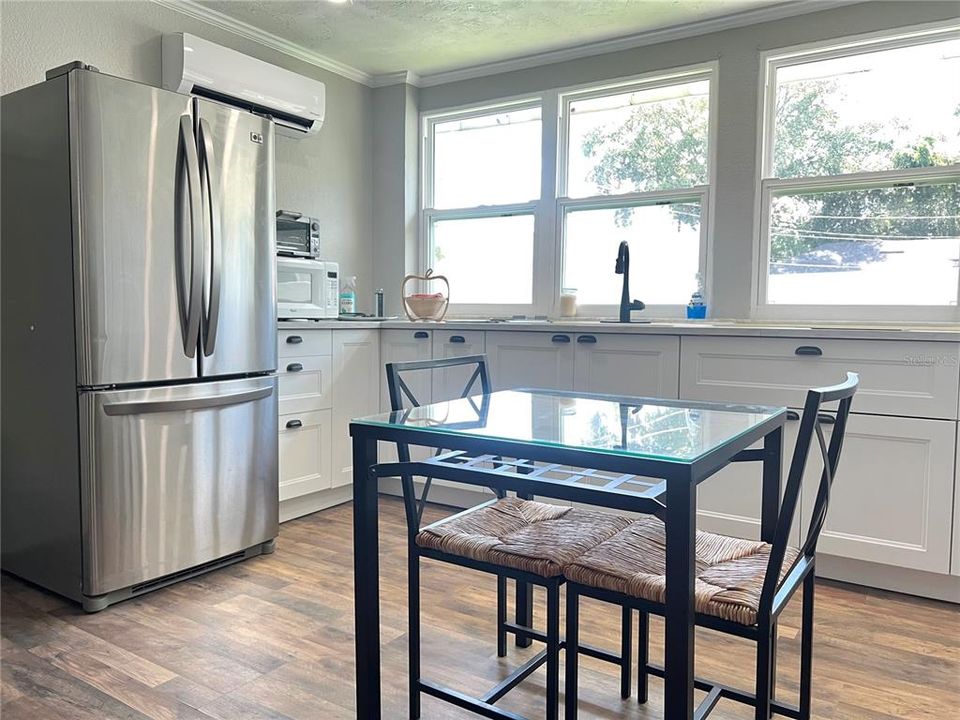 For Rent: $1,695 (1 beds, 1 baths, 650 Square Feet)