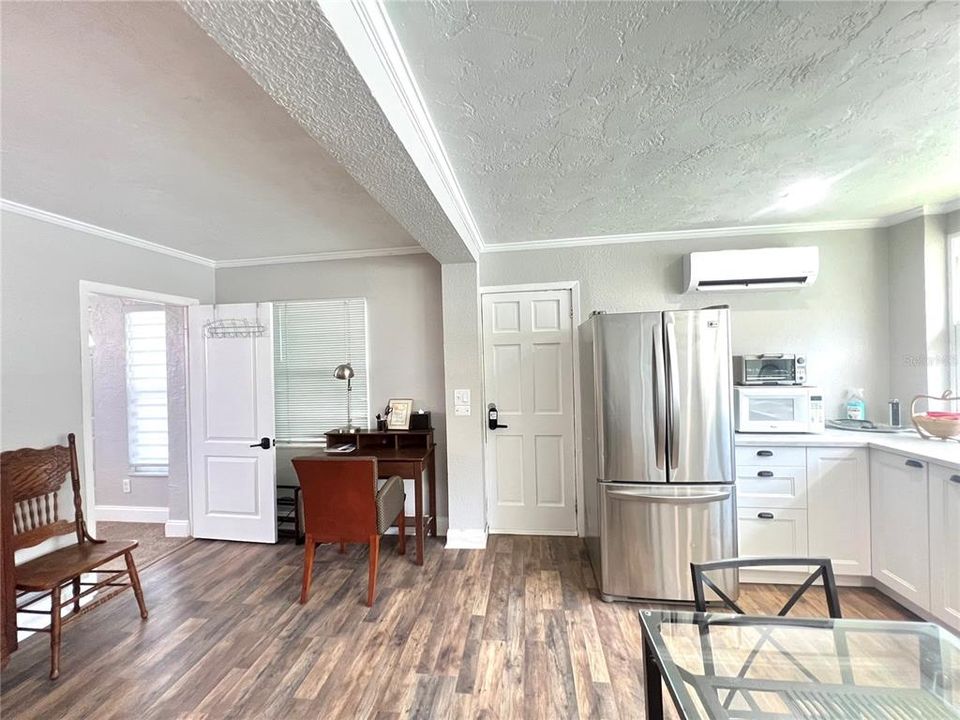 For Rent: $1,695 (1 beds, 1 baths, 650 Square Feet)