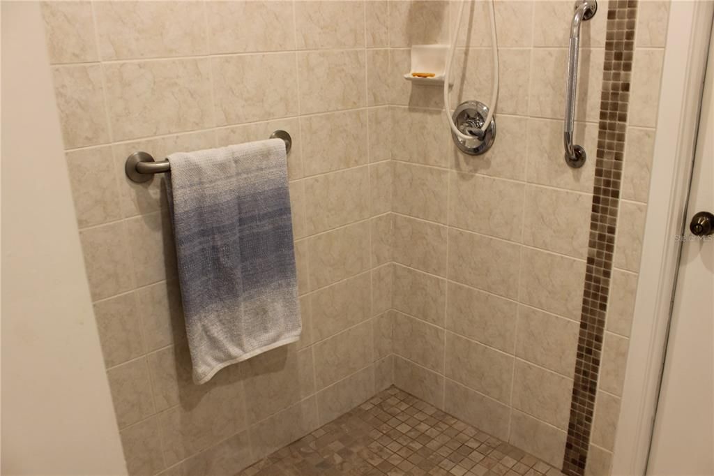 For Sale: $335,000 (3 beds, 2 baths, 2138 Square Feet)