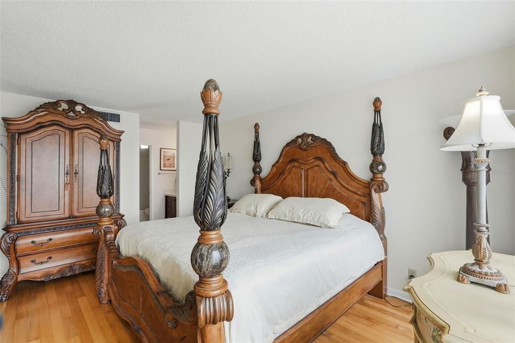 En Venta: $350,000 (2 camas, 2 baños, 915 Pies cuadrados)