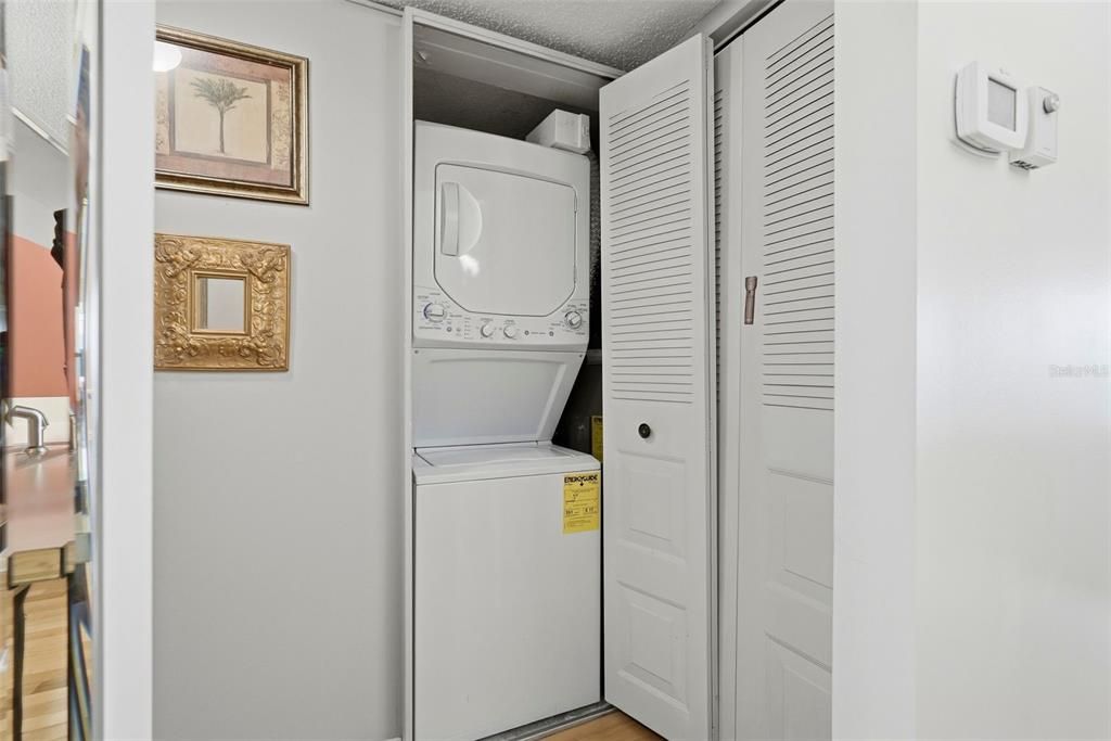 En Venta: $350,000 (2 camas, 2 baños, 915 Pies cuadrados)