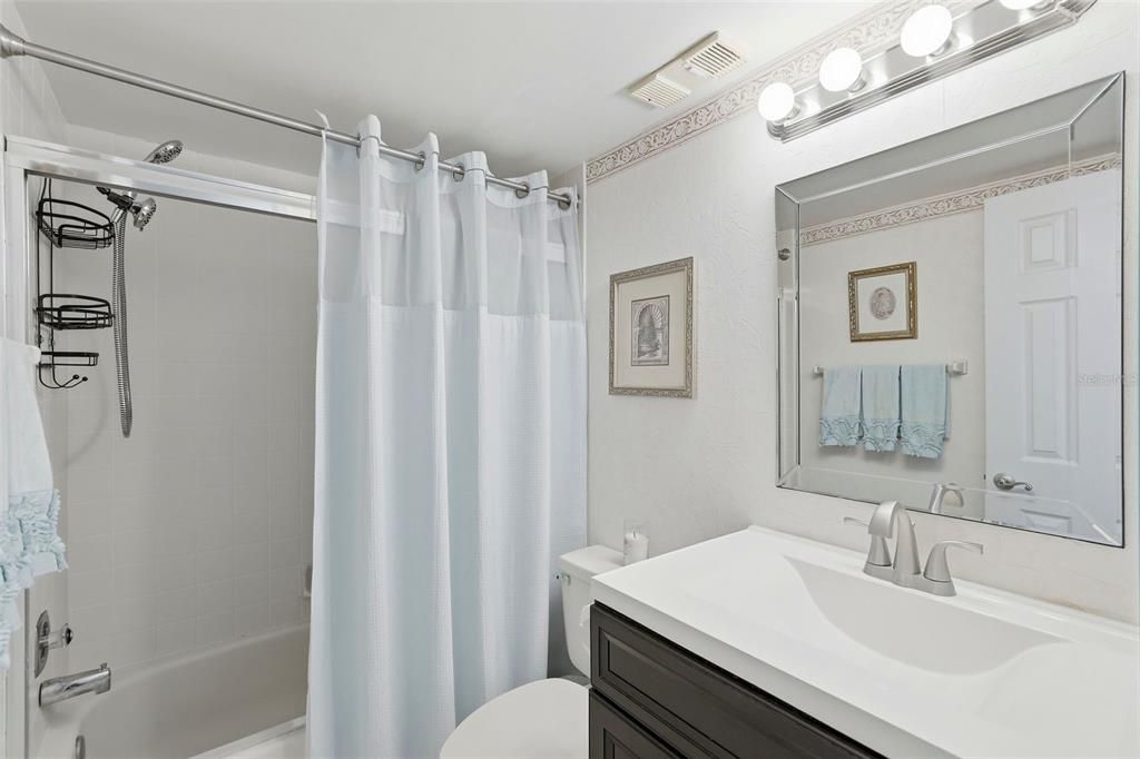 En Venta: $350,000 (2 camas, 2 baños, 915 Pies cuadrados)