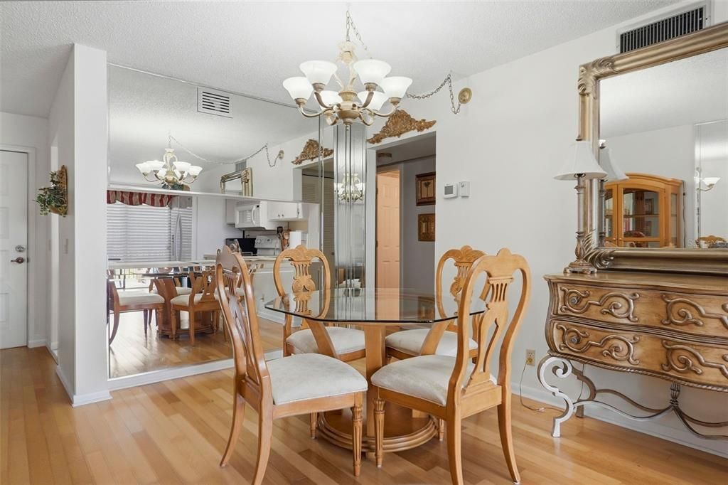 En Venta: $350,000 (2 camas, 2 baños, 915 Pies cuadrados)