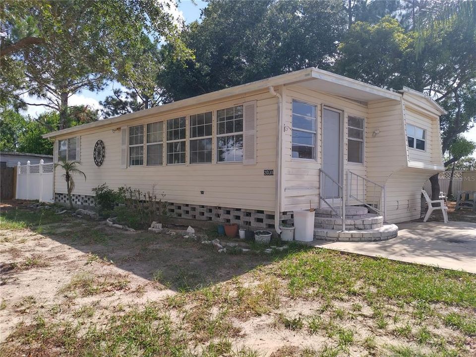 For Rent: $1,500 (2 beds, 1 baths, 750 Square Feet)