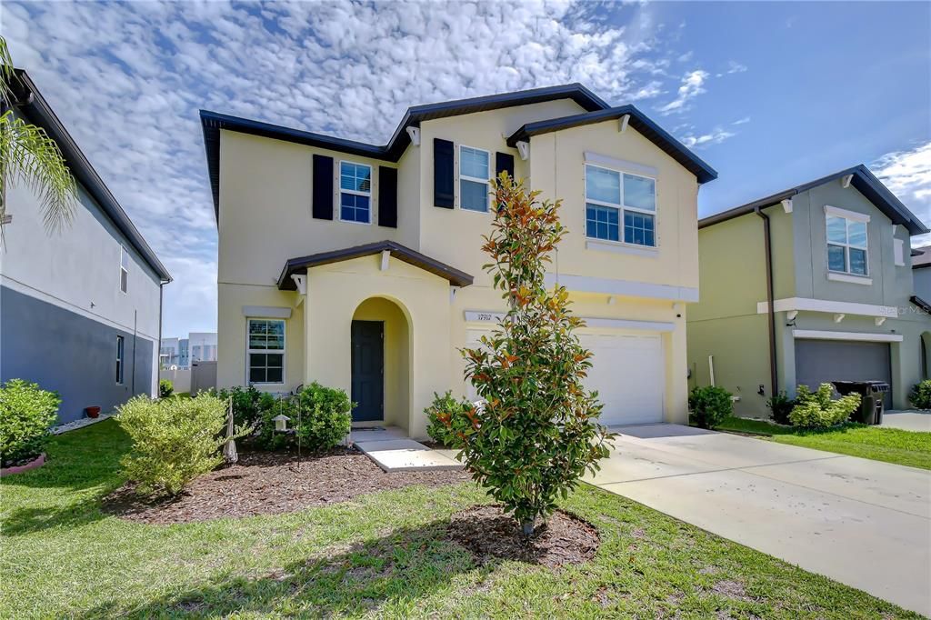 For Sale: $559,000 (6 beds, 3 baths, 2580 Square Feet)