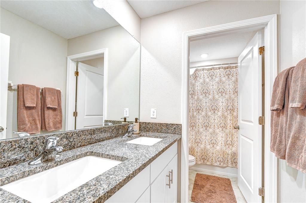 For Sale: $559,000 (6 beds, 3 baths, 2580 Square Feet)