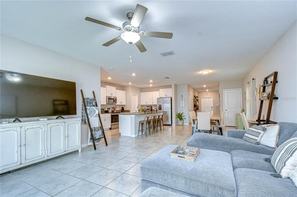 For Sale: $559,000 (6 beds, 3 baths, 2580 Square Feet)