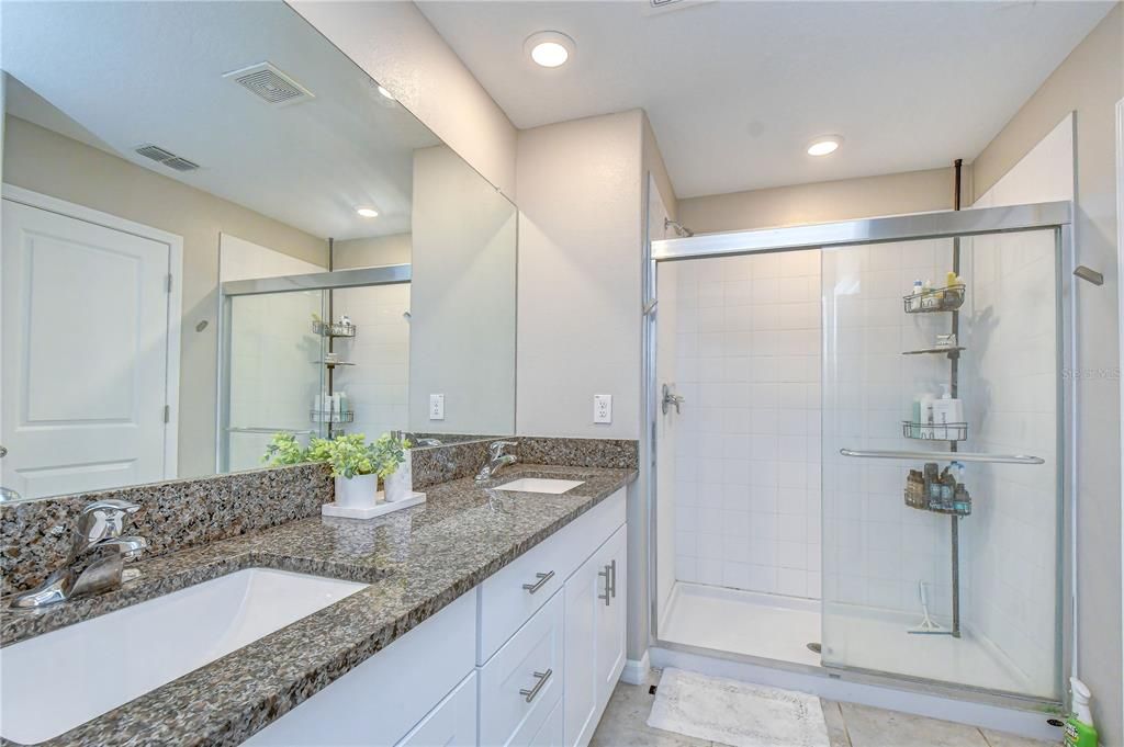 For Sale: $559,000 (6 beds, 3 baths, 2580 Square Feet)